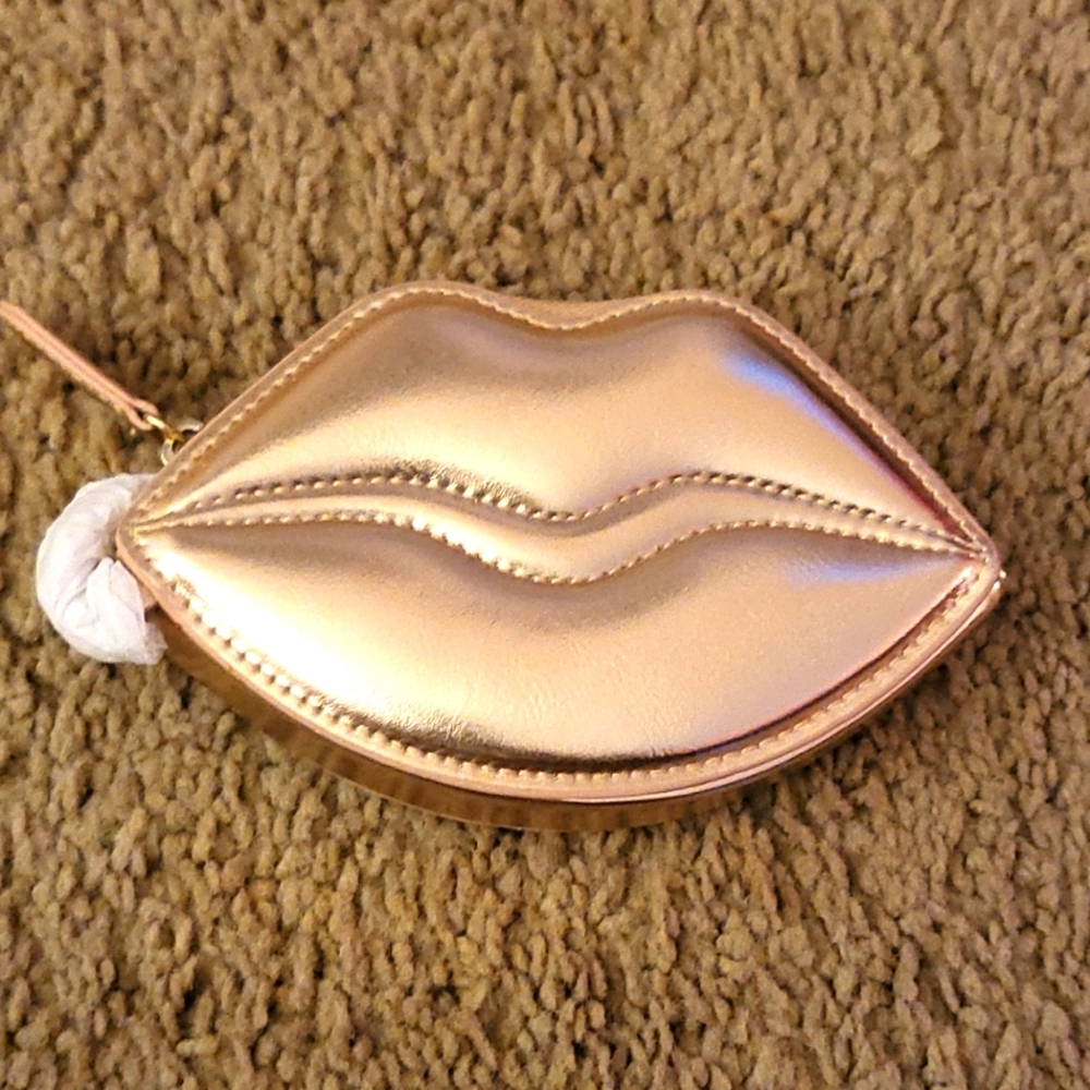 BNWT VICTORIA'S SECRET GOLD LIPS KEY CHAIN